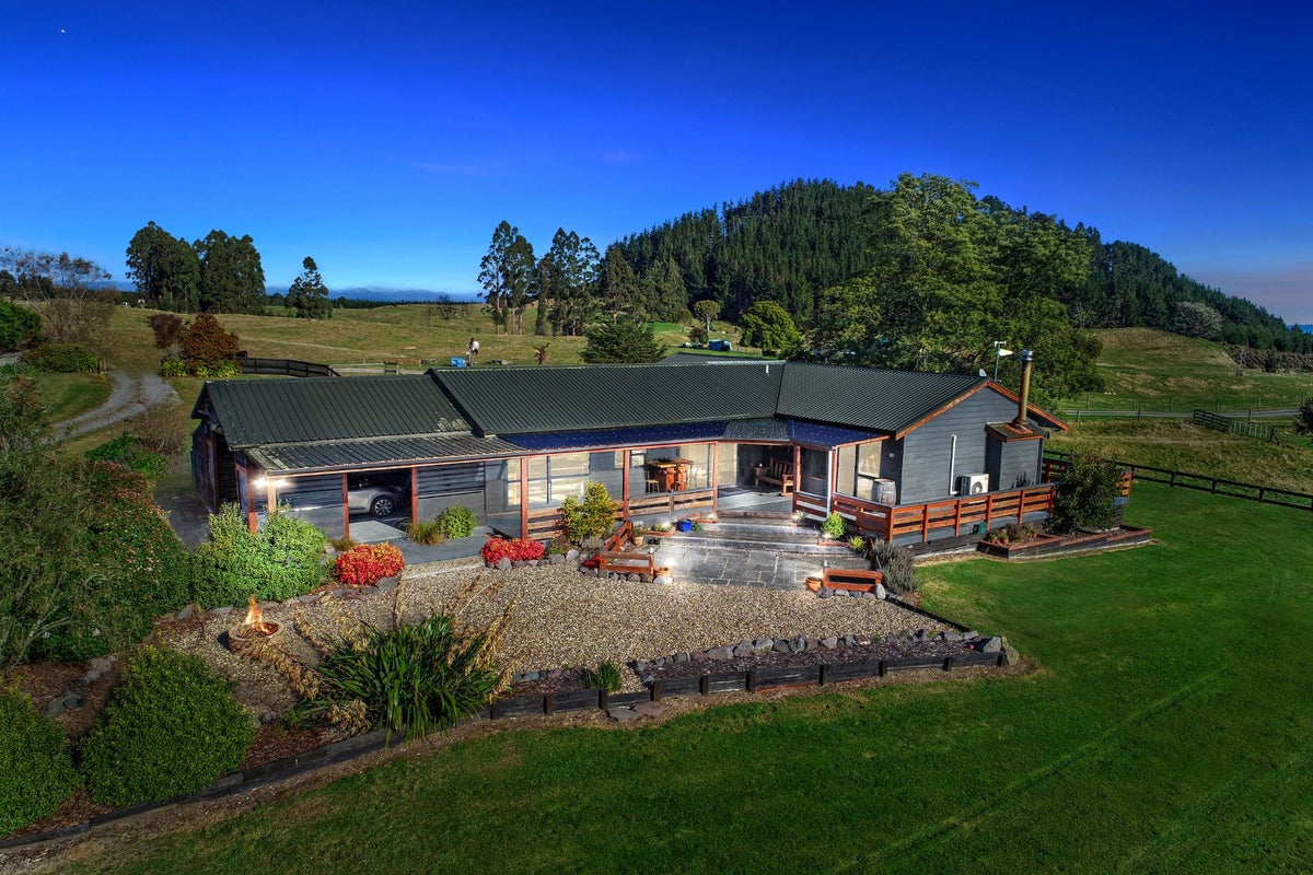 12 Michaels Way, Maunganamu, Taupo - Carousel 1