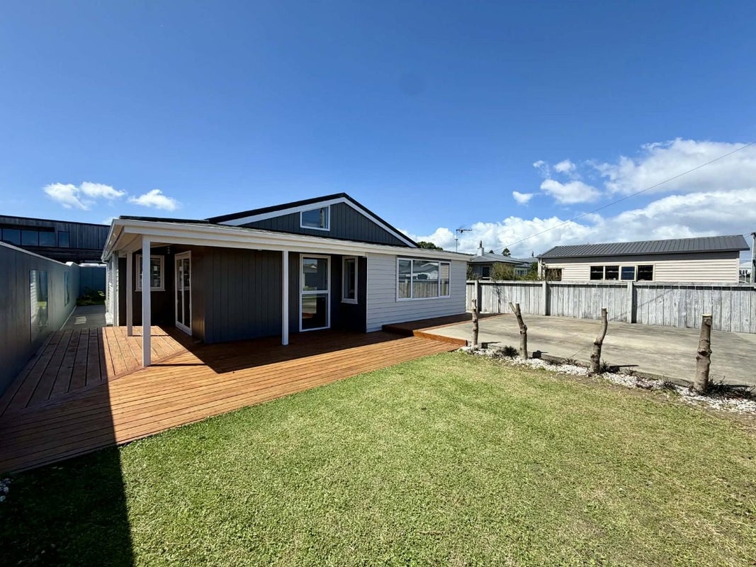 11 Ropiha Street, Fitzroy, New Plymouth - Carousel 1