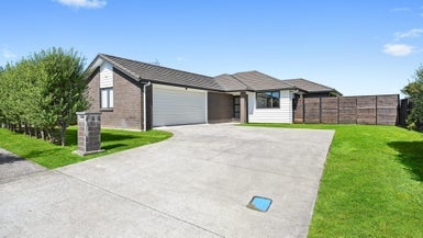 30 Cabourne Drive, Glenview, Hamilton - Carousel 1