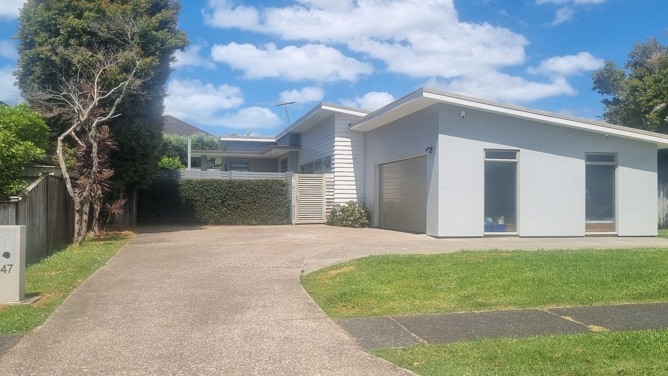 47 Intrepid Crescent, Beachlands, Auckland - Carousel 1