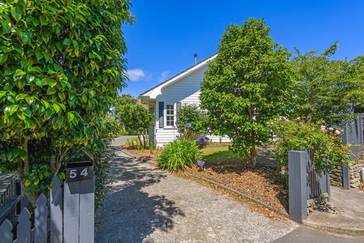 54 Waterloo Crescent, Hokowhitu, Palmerston North - Carousel 21