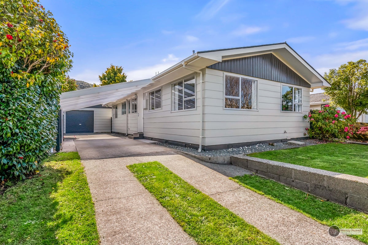 24 Omaha Grove, Totara Park, Upper Hutt - Carousel 2