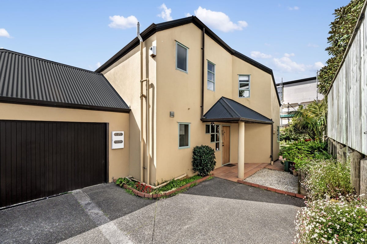 15A Waiatarua Road, Remuera, Auckland - Carousel 1
