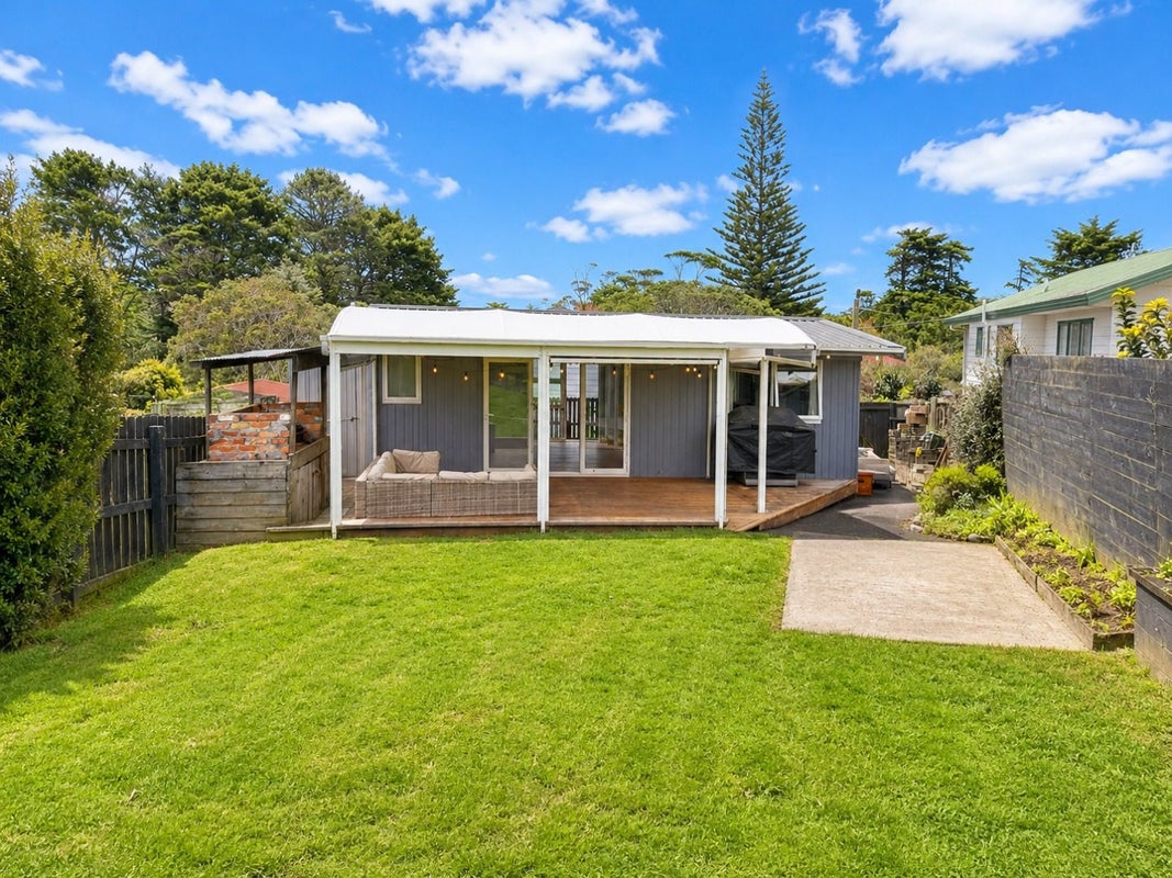 518 Whangaparaoa Road, Stanmore Bay, Whangaparaoa - Carousel 2