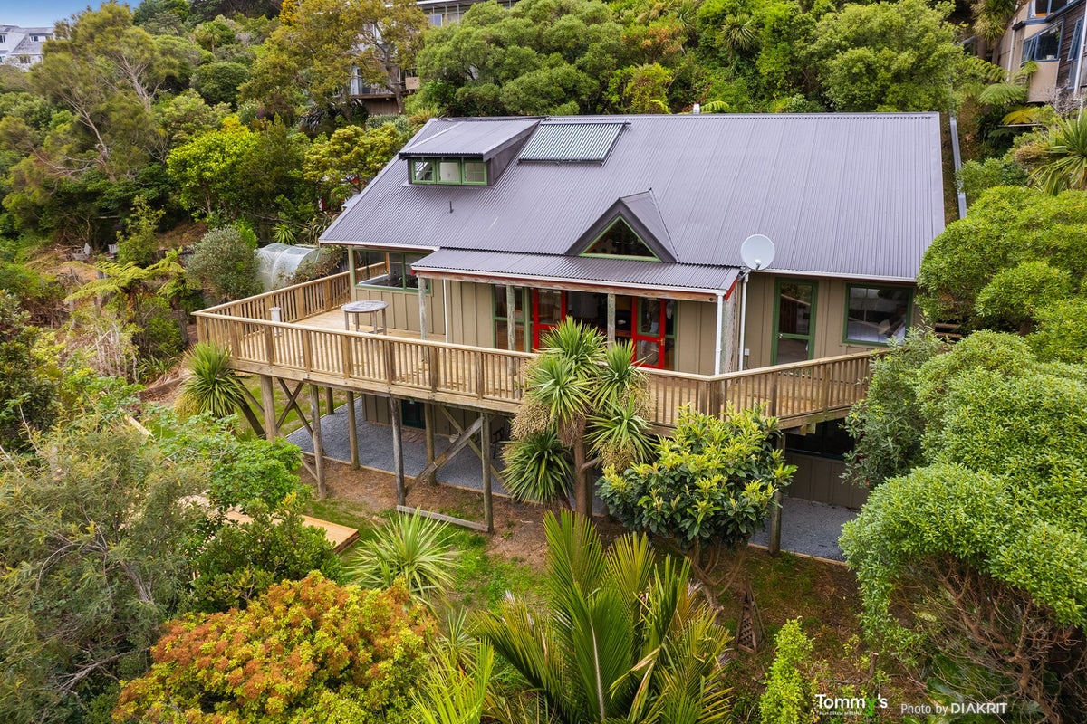 216 Barnard Street, Wadestown, Wellington - Carousel 1