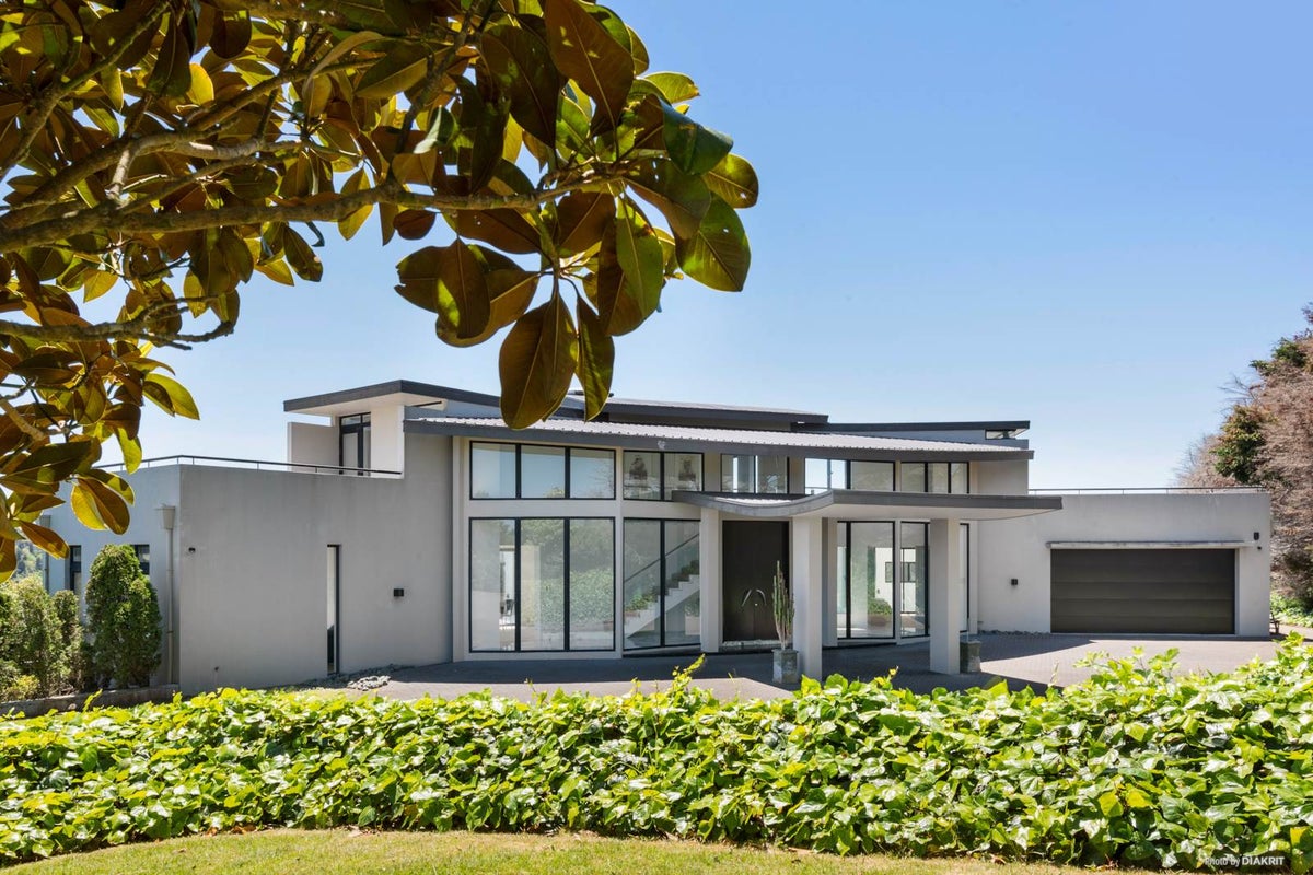 19 Tudor Park Drive, Howick - Carousel 2