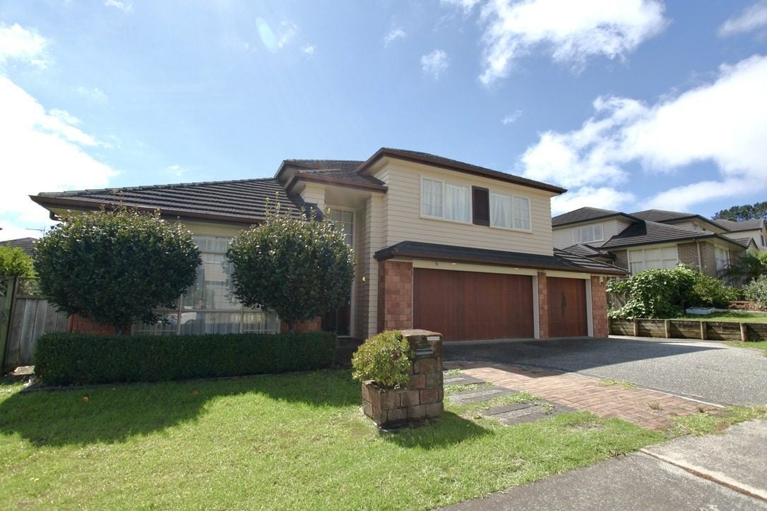 4 Woolaston Place, Flat Bush, Auckland - Carousel 1