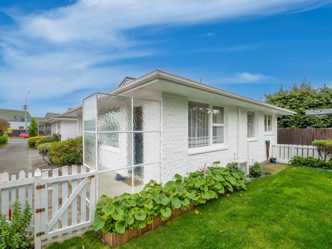 2/17 Lake Terrace Road, Burwood, Christchurch - Carousel 2