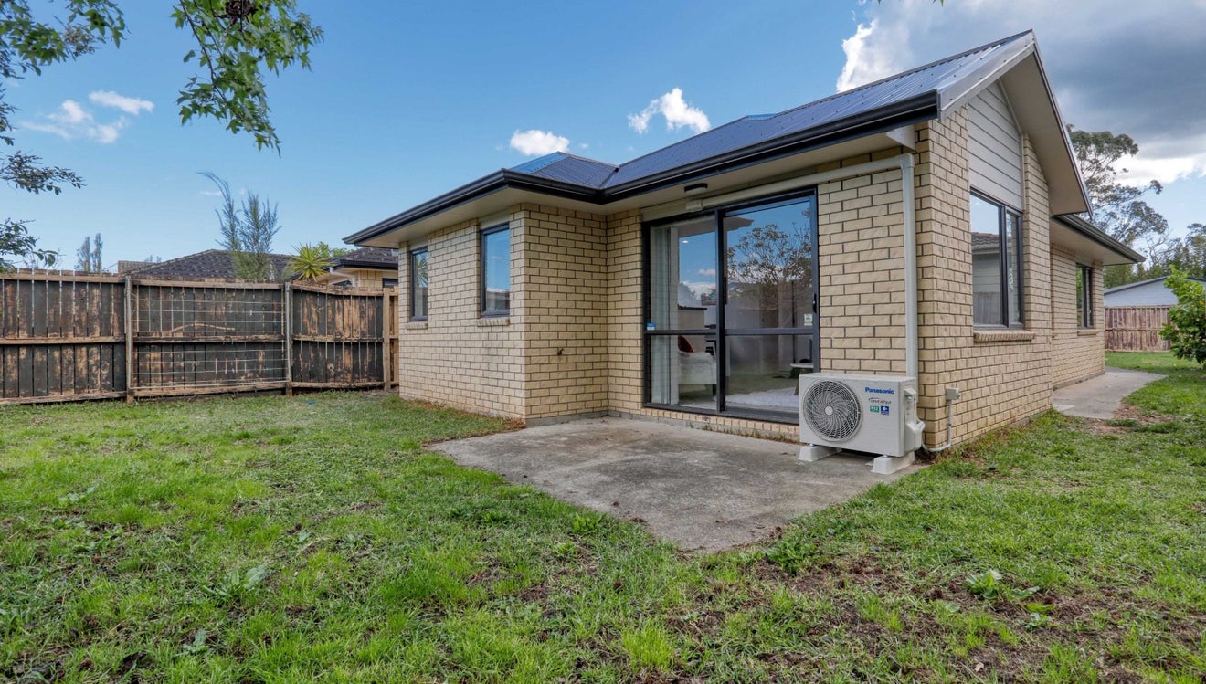 2 Hamblyn Place, Ranui, Auckland - Carousel 2