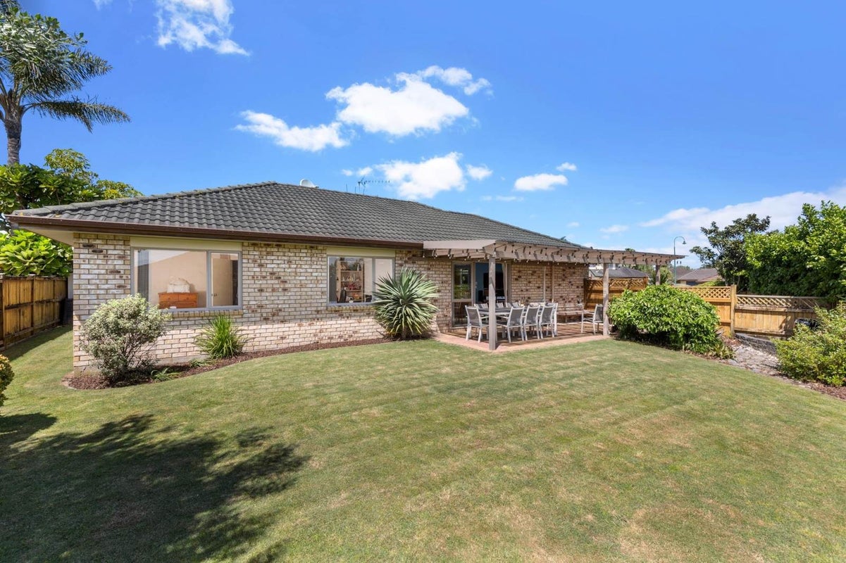 14 Greta Banks Place, Wattle Downs, Auckland - Carousel 2