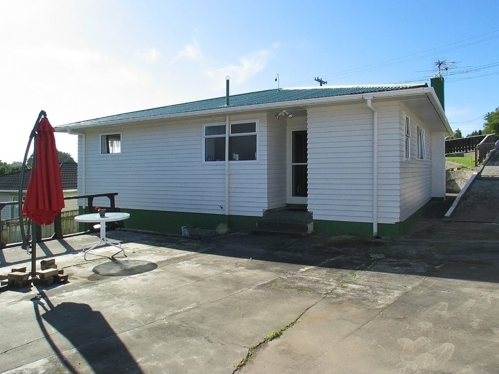 10 Roberts Street, Tawa, Wellington - Carousel 19