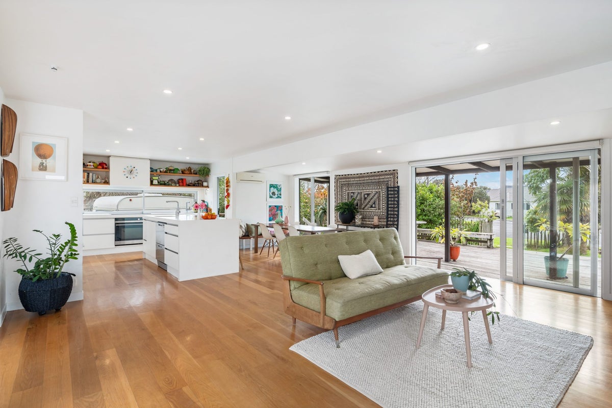 127 First View Avenue, Beachlands, Auckland - Carousel 1