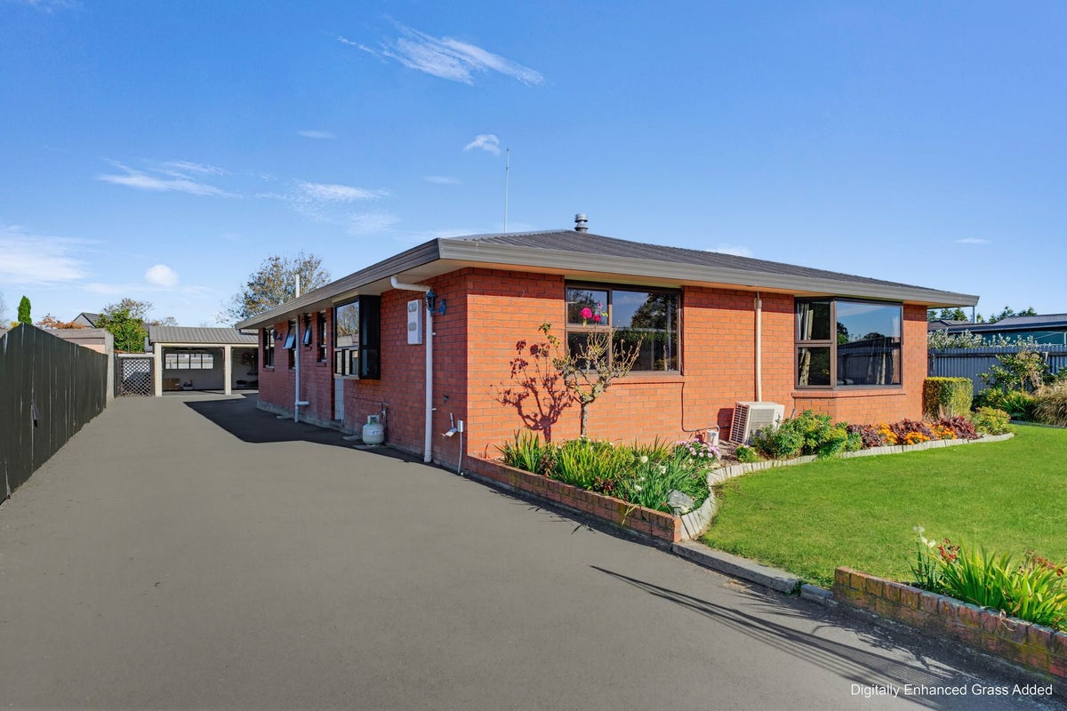 13 Saint Leonards Road, Temuka - Carousel 1