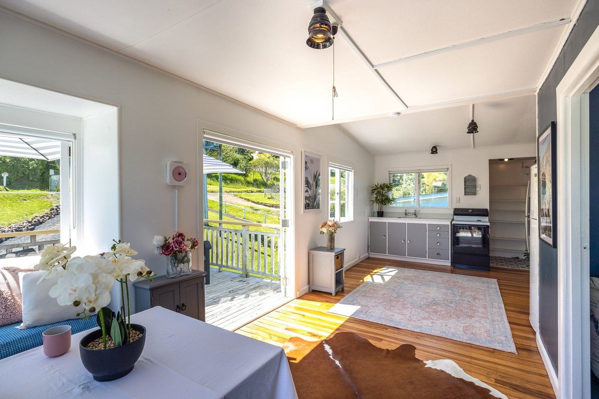 26 Marama Avenue, Surfdale, Waiheke Island - Carousel 2