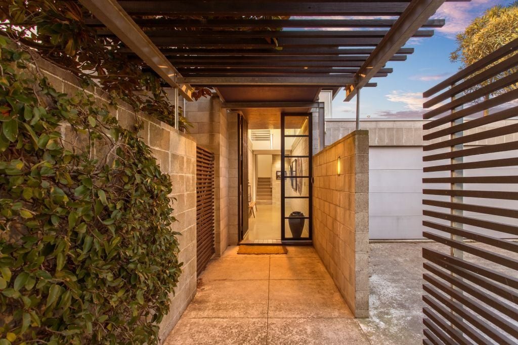 8 Millbank Lane, Merivale, Christchurch - Carousel 2