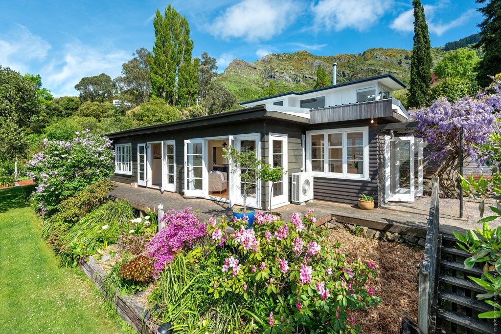 5 Zephyr Terrace, Governors Bay, Lyttelton - Carousel 1