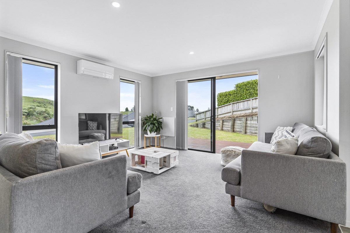 93 Ballintoy Park Drive, Welcome Bay, Tauranga - Carousel 2