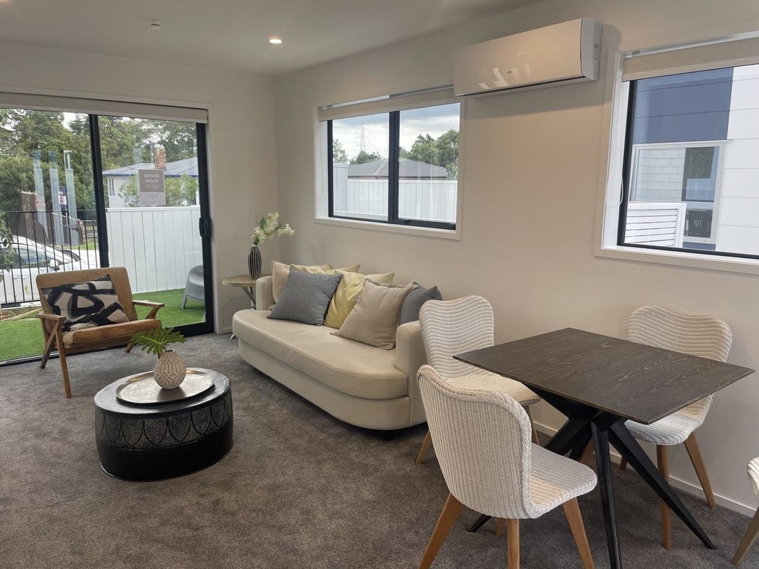 2/172 Don Buck Road, Massey, Auckland - Carousel 2