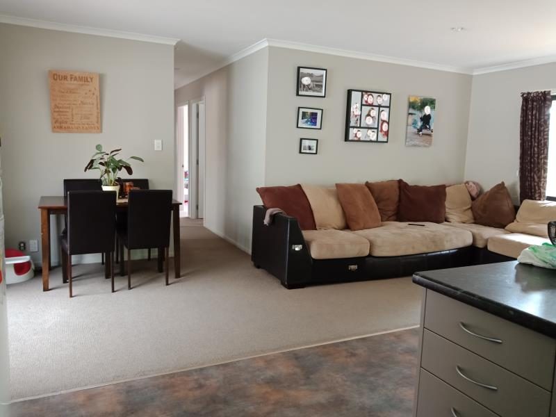8 Aratika Grove, Stokes Valley, Lower Hutt - Carousel 2