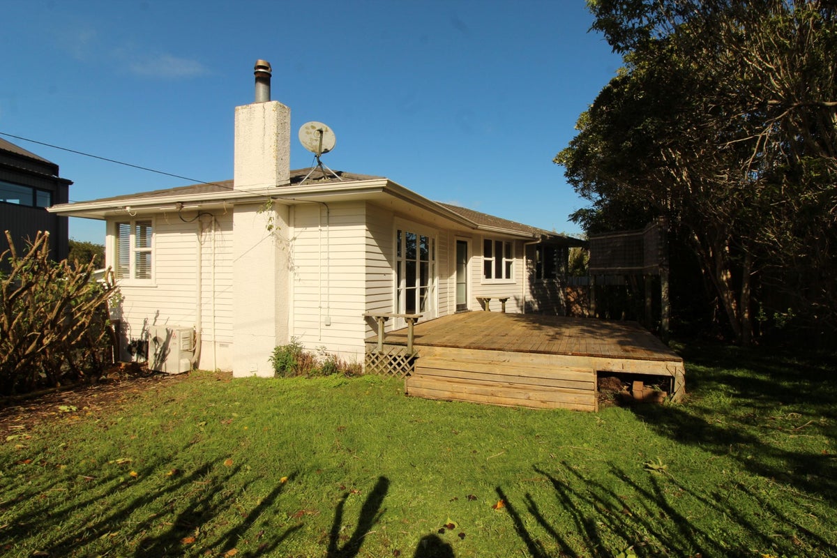 27 Wharf Road, Te Atatu Peninsula, Auckland - Carousel 1