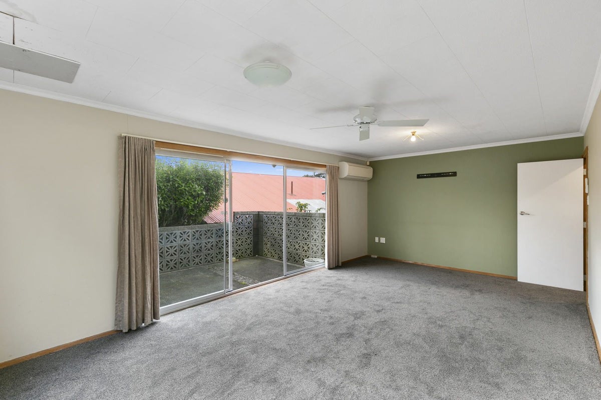 35 Turville Crescent, Newlands, Wellington - Carousel 1
