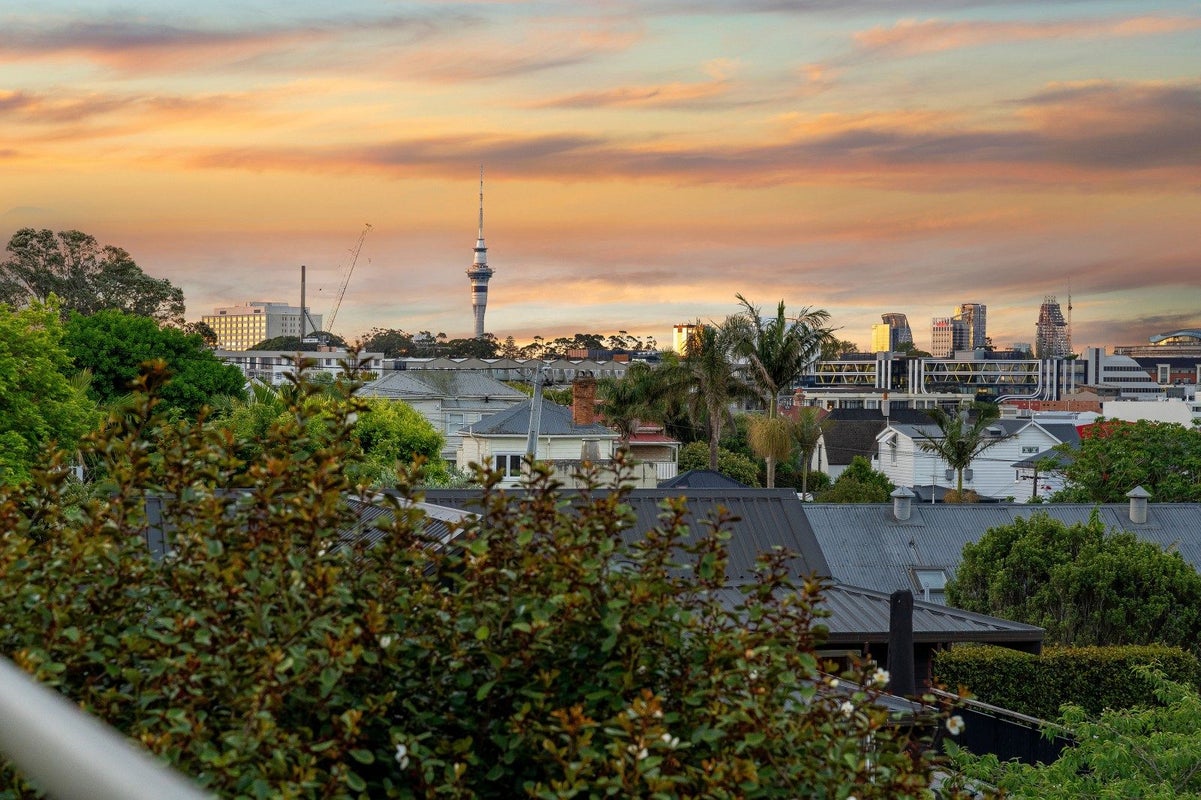 8A Ely Avenue, Remuera, Auckland - Carousel 2