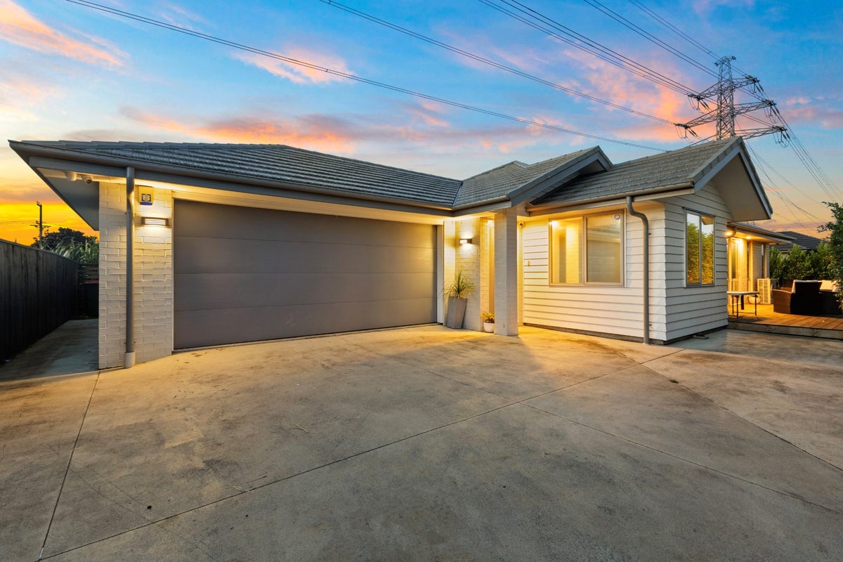 20 Biplane Street, Takanini, Auckland - Carousel 1