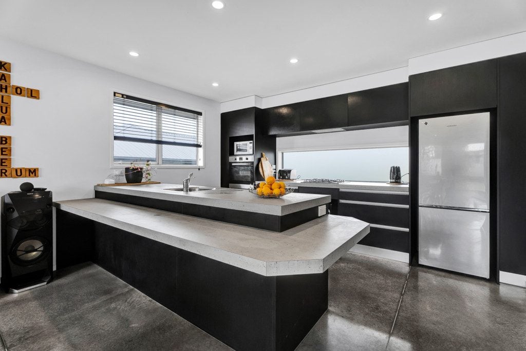 2 Huetu Place, Bell Block, New Plymouth - Carousel 2