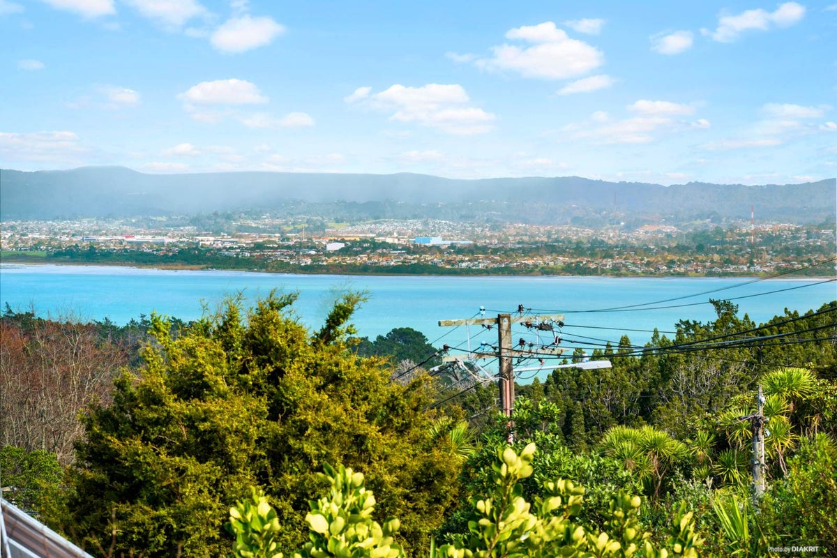 1/42 Waipa ST, Birkenhead, Auckland - Carousel 2