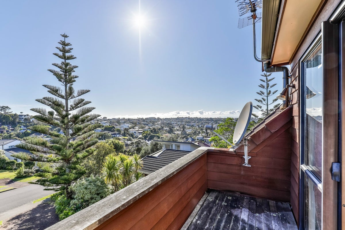15 Bellbird Rise, Murrays Bay, Auckland - Carousel 2