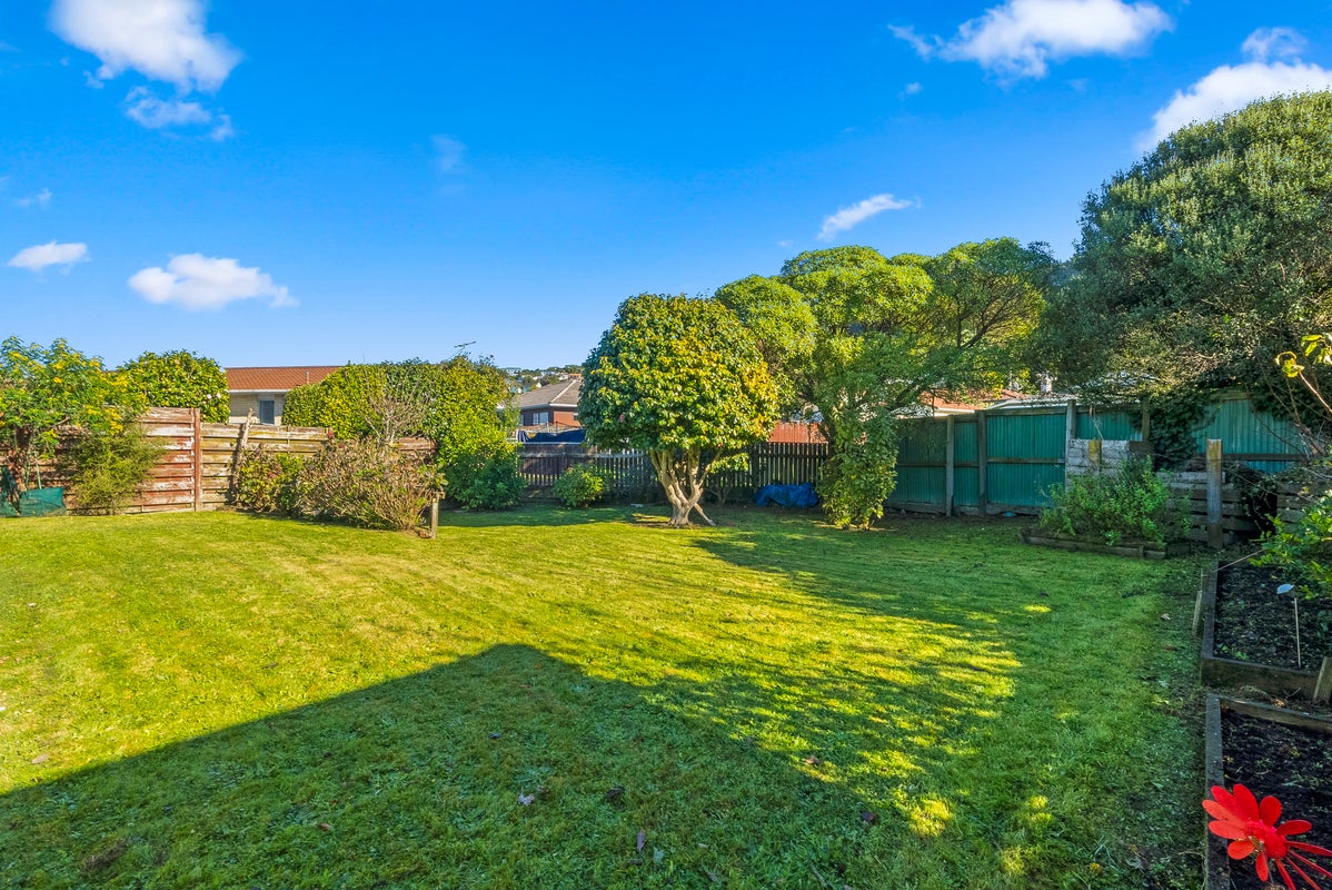 13 Findlay Street, Tawa, Wellington - Carousel 1