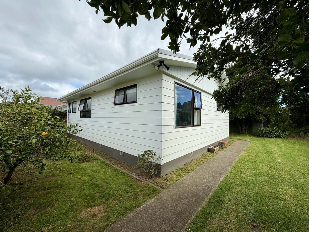 3 Kaimata Street, Brooklands, New Plymouth - Carousel 2