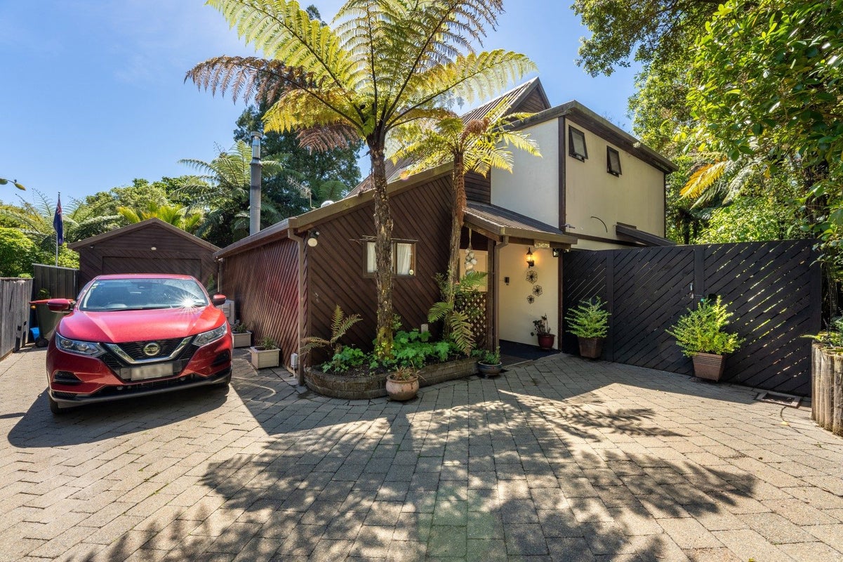 121 Seddon Street, Naenae, Lower Hutt - Carousel 1