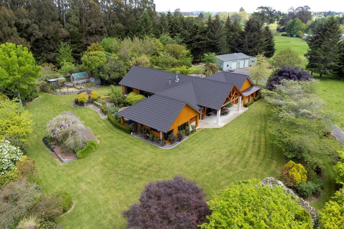 485 State Highway 5, Wairakei, Taupo - Carousel 1