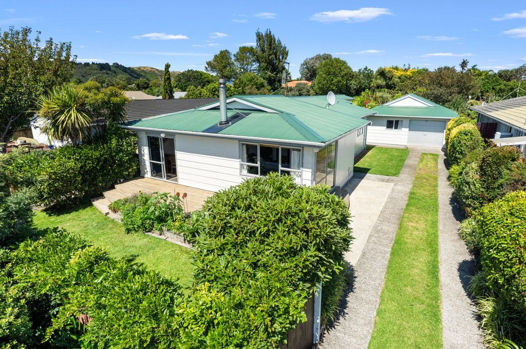 8 Manawa Avenue, Raumati Beach, Paraparaumu - Carousel 1
