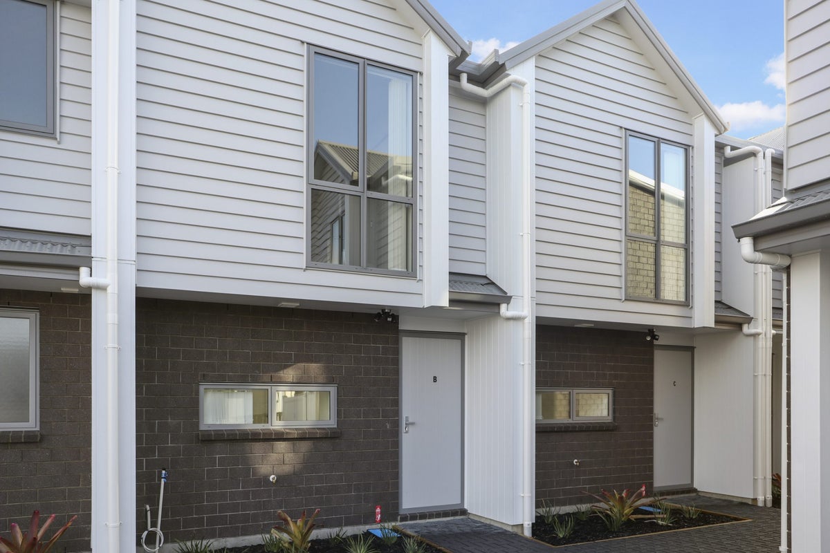14C Massine Place, Randwick Park, Auckland - Carousel 1