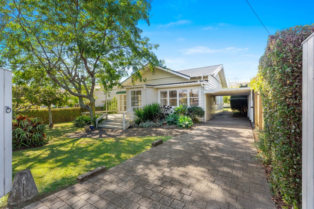 3 Frieston Road, Milford, Auckland - Carousel 1