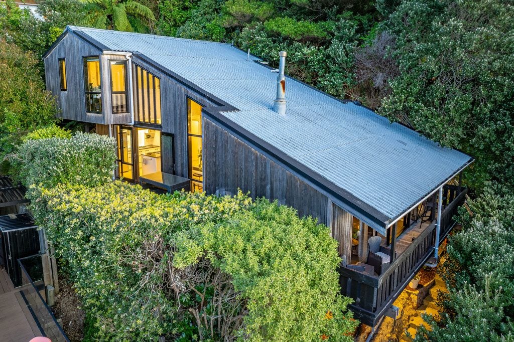 316 Marine Dr York Bay, York Bay, Lower Hutt - Carousel 2