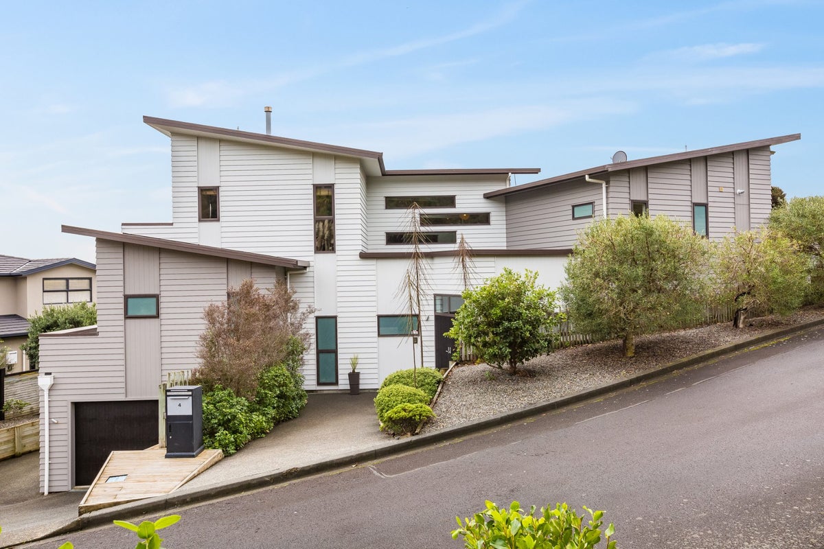 4 Helm Place, Whitby, Porirua - Carousel 41