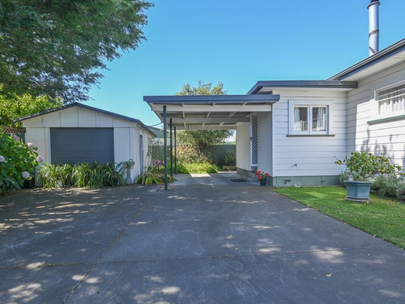 804 Collinge Road, Mayfair, Hastings - Carousel 2