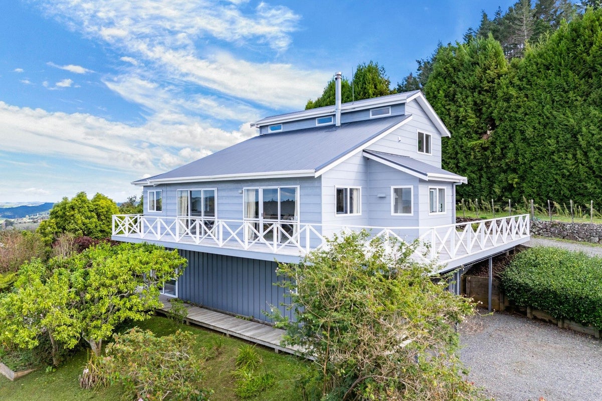 17 Scenic Rise, MAUNU, WHANGAREI - Carousel 1
