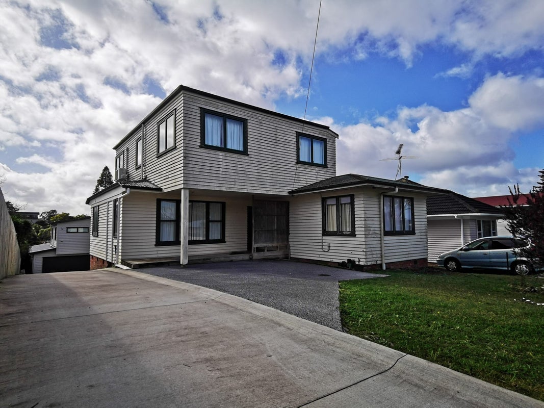 14 Cron Avenue, Te Atatu South, Auckland - Carousel 1