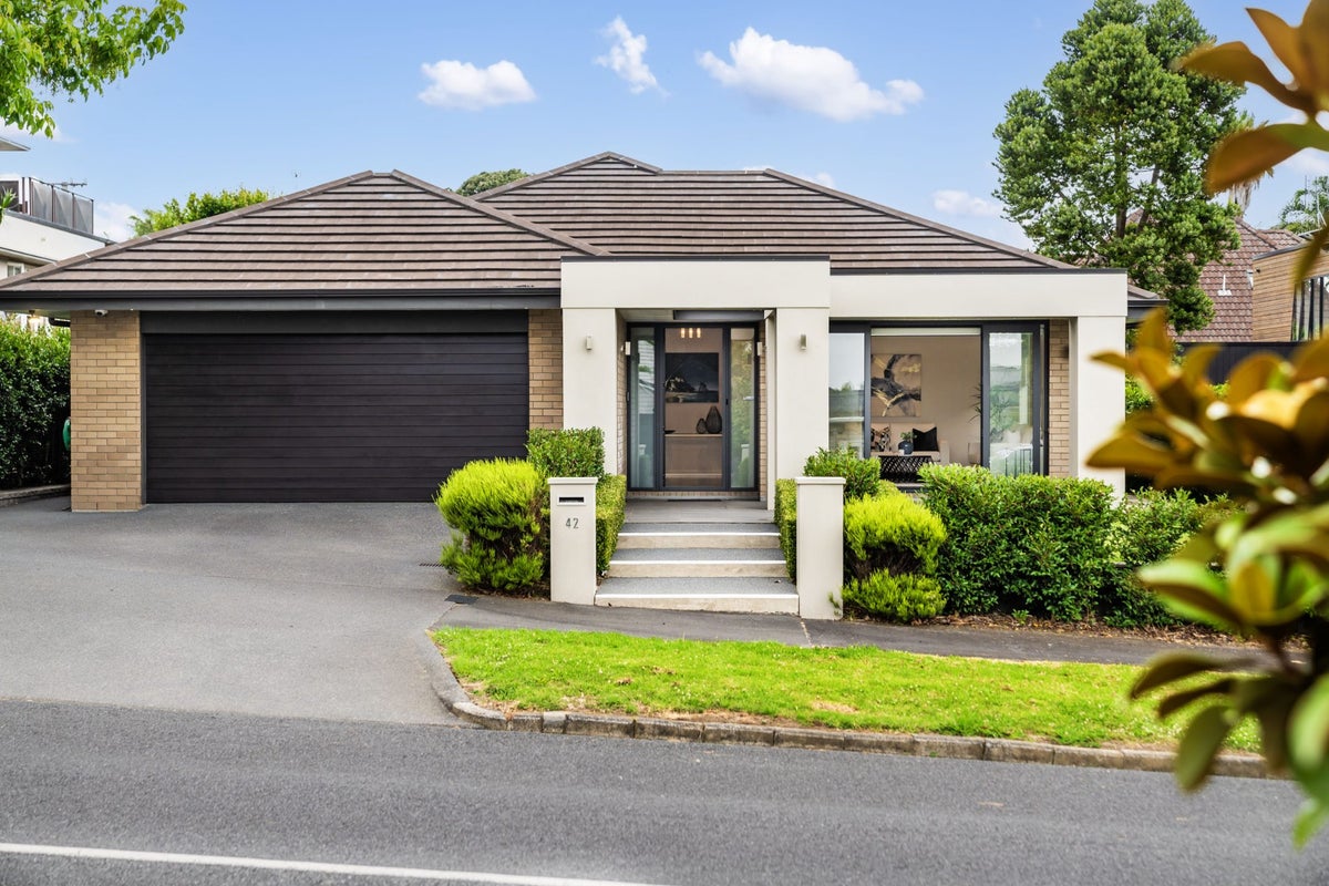 42 Kildare Avenue, Glendowie, Auckland - Carousel 2