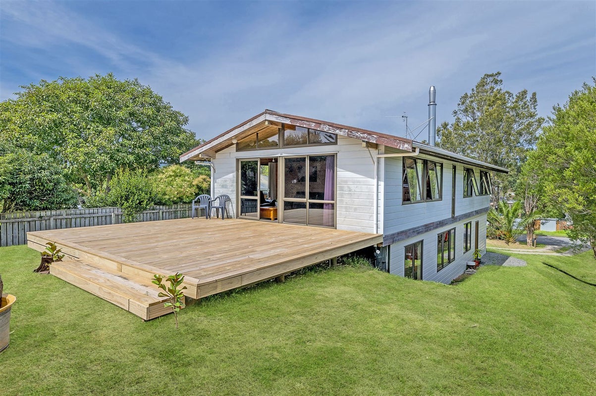 10 Toroa Road, Otaihanga, Paraparaumu - Carousel 2
