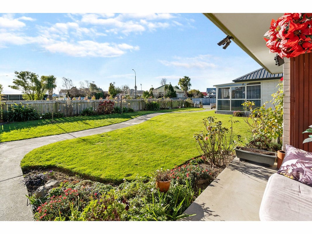 2/200 Otipua Road, West End, Timaru - Carousel 1