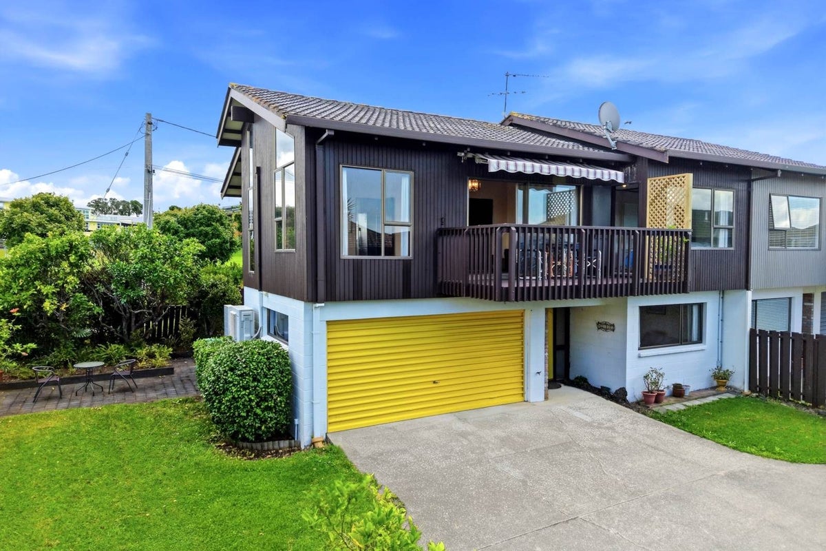 4/87 Aberdeen Road, Castor Bay, Auckland - Carousel 1