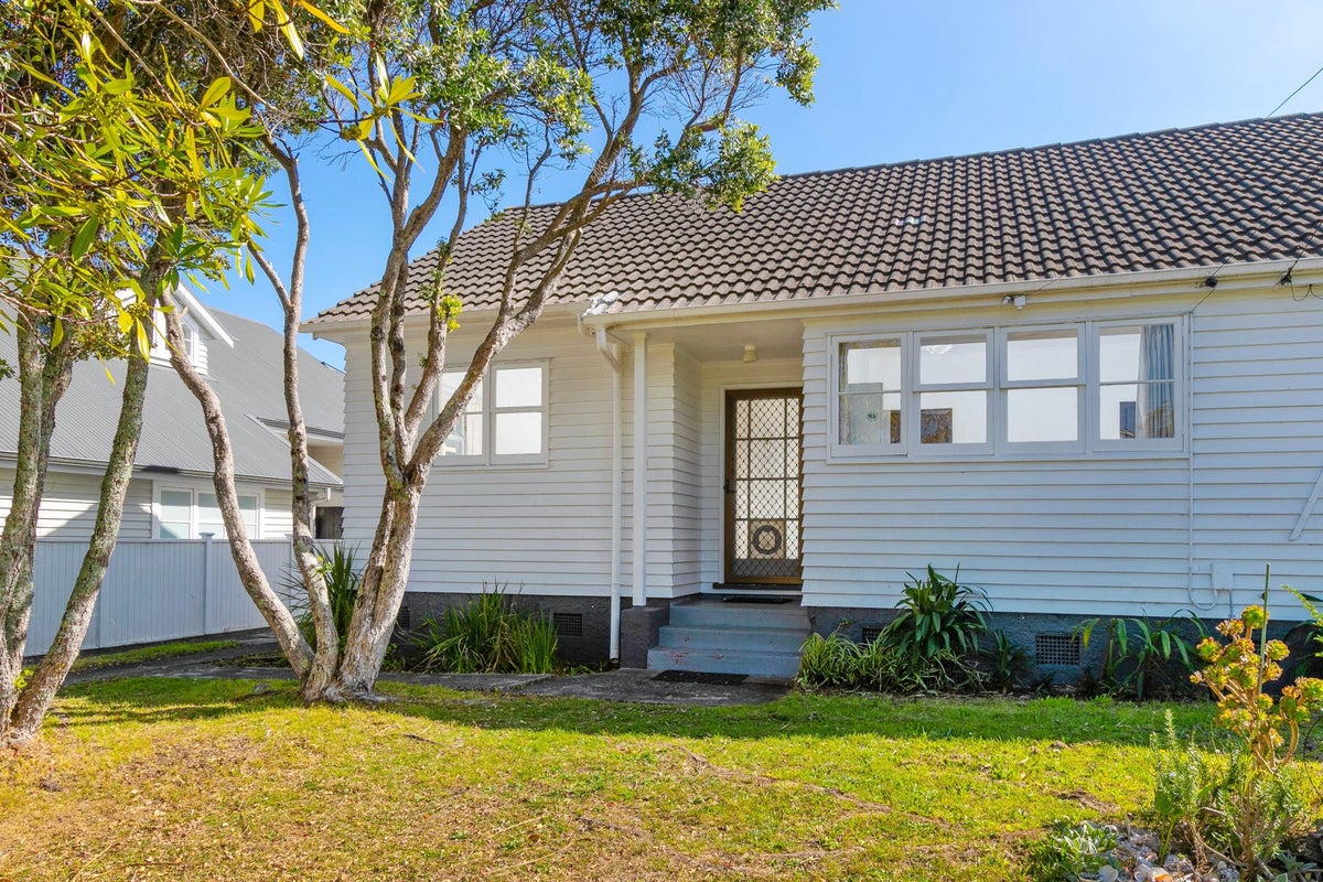 33 Humariri Street, Point Chevalier, Auckland City, Auckland - Carousel 1