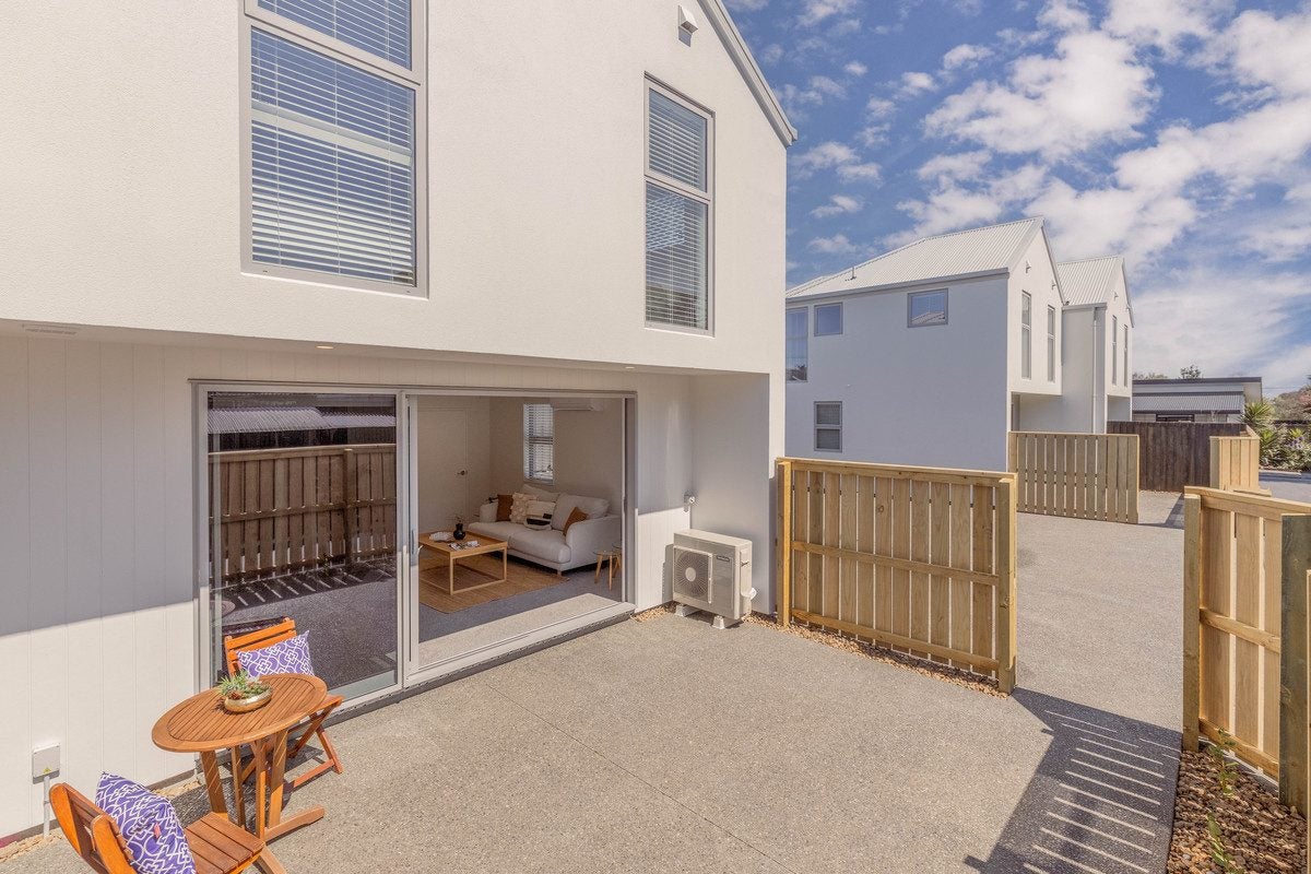 2/118 Oram Avenue, New Brighton, Christchurch City, Canterbury - Carousel 1