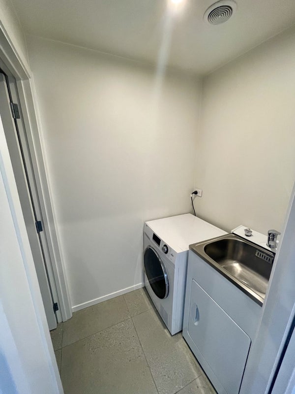 15D Cuba Street, Petone, Lower Hutt - Carousel 13