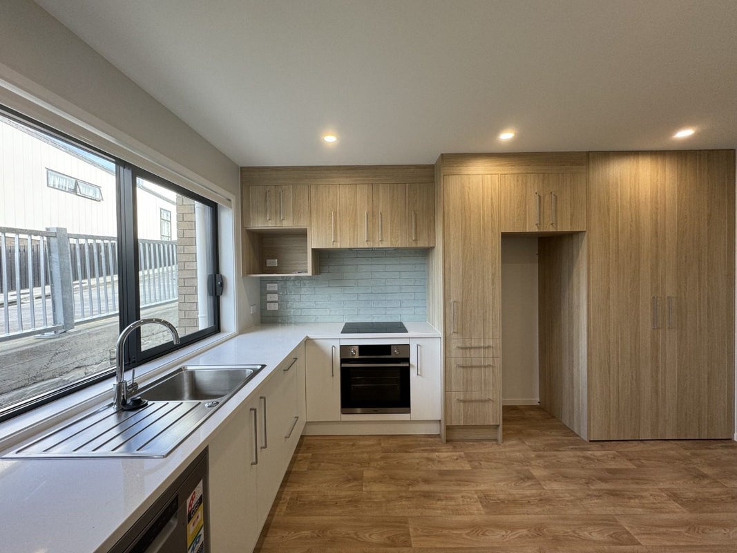 27 Tima Lane, Mangere Bridge, Auckland - Carousel 1